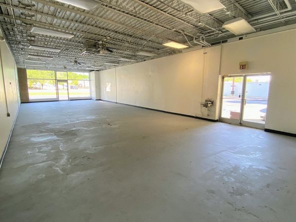 Retail For Lease: 3902 Hixson Pike, Chattanooga, TN 37415